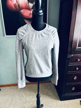 Evereve Heather Gray Puff Sleeve Sweatshirt Size Small A419